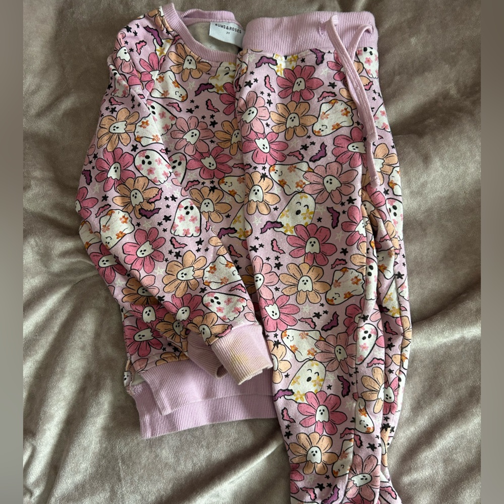 Bums & Roses Let’s BOOgie Jogger Set